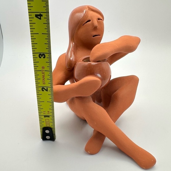 Gary Gutierrez Santa Clara Pueblo Pottery Figurine – Signed, 4.5” - Picture 10 of 12